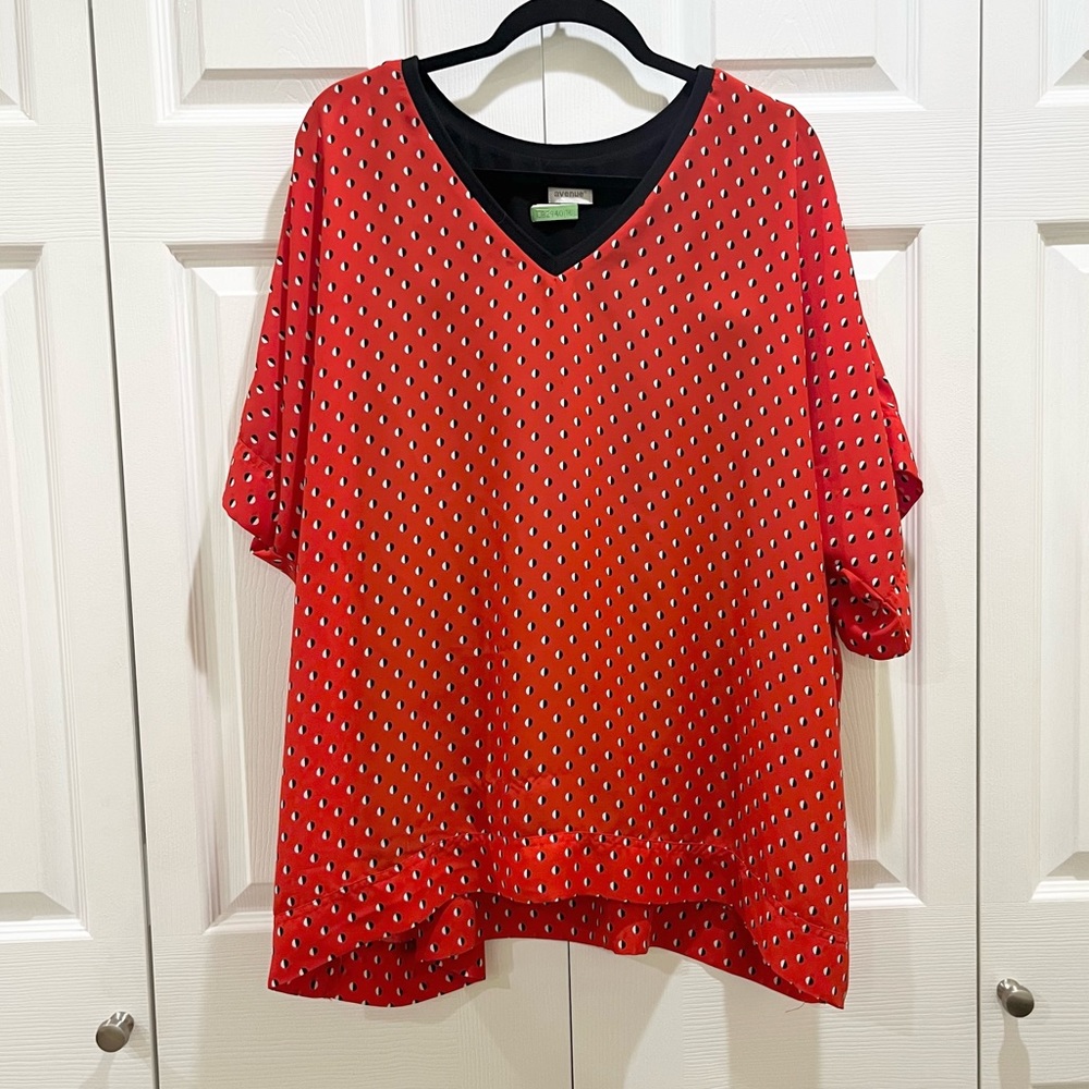 5 for $25! Avenue Red Circle Print Blouse 20